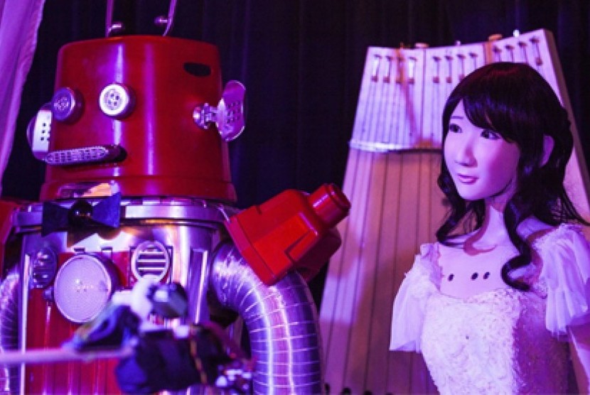 Pernikahan Robot antara Roborin (kiri) dan Frois di Jepang pada 27 Juni 2015. 