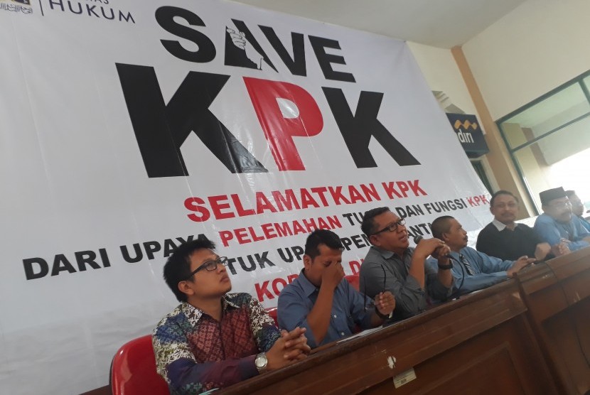 Pernyataan sikap menolak usulan revisi UU KPK dari civitas akademika Universitas Islam Indonesia (UII) di Hall Fakultas Hukum UII,  Senin (9/9).