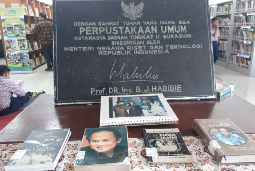 Perpustakaan Umum Kotamadya Daerah Tingkat II Sukabumi yang diresmikan BJ Habibie saat masih menjabat sebagai Menristek