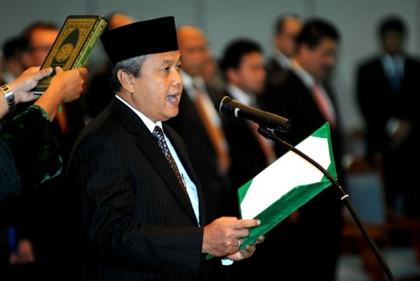 Perry Warjiyo takes oath as deputy governor of Bank Indonesia (BI) in Jakarta on Monday.