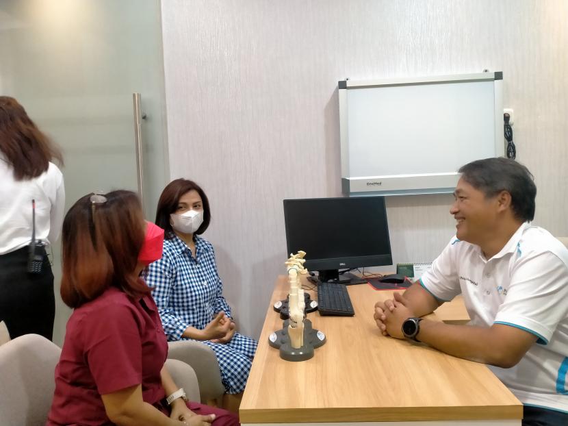  Persada Hospital meluncurkan Hip & Knee Clinic di Kota Malang, Sabtu (11/2023). Klinik ini menyediakan layanan premium satu pintu untuk pasien yang mengalami masalah kesehatan di lutut dan panggul.