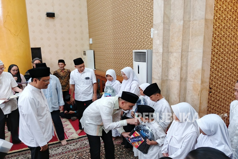 Persatuan Perusahaan Realestat Indonesia (REI) DKI Jakarta kembali menggelar santunan bagi seribu (1.000) anak yatim dan dhuafa. Agenda rutin setiap bulan Ramadhan ini sudah diselenggarakan sejak tahun 1998. Selain jajaran Pengurus DPP REI, pengurus DPD REI DKI Jakarta, dan mitra kerja, pemberian santunan dan buka bersama yang digelar tahun ini juga bekerja sama dengan Kementerian Sosial dan Forum CSR Indonesia.