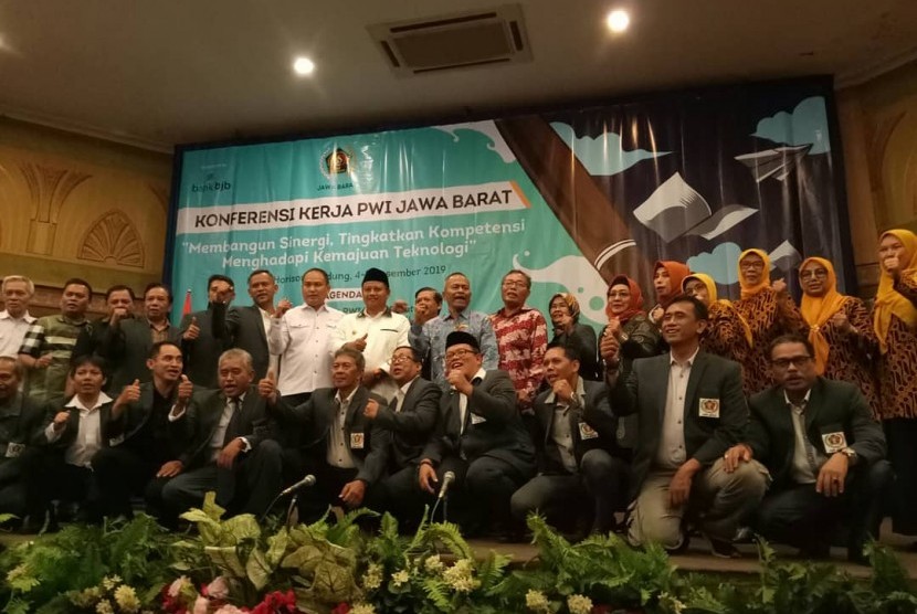 Persatuan Wartawan Indonesia Jawa Barat menggelar Konferensi Kerja di Hotel Horison Bandung, Rabu (4/12). Diluncurkan pula website PWI Jabar dengan nama domain pwijabar.com. 