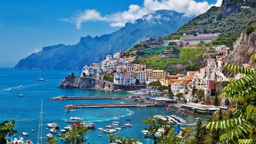 Persembunyian Rahasia di Pantai Amalfi Italia