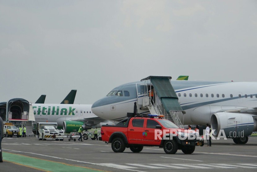  Persiapan di Bandara Halim Perdanakusuma jelang kedatangan Raja Salman, Jakarta, Rabu (1/3). 