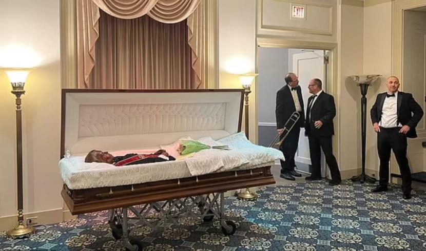 Persiapan pemakaman mumi tertua di Amerika Serikat.Mumi tersebut dipajang di dalam rumah duka di Pennsylvania selama 128 tahun. 