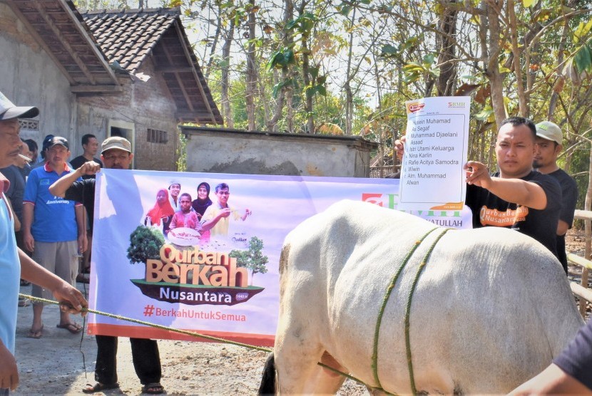 Persiapan pemotongan hewan kurban BMH dalam program Qurban Berkah Nusantara di Padukuhan Nitikan,  Timur Semanu,  Gunung Kidul, Yogyakarta.