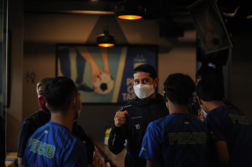 Persib Bandung melaksanakan pertemuan tim dan tes swab di Graha Persib, Jalan Sulanjana, Kota Bandung, Sabtu (27/2)