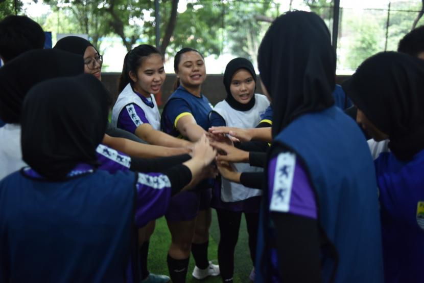 Persib Bandung ramaikan Hari Kartini bersama komunitas sepak bola perempuan, Selasa (19/4/2022). 