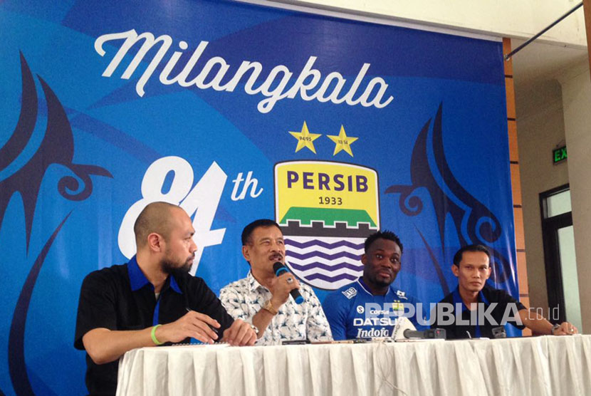 Persib menggelar konferensi pers sebelum latihan perdana Michael Essien di Graha Persib, Rabu (29/3).