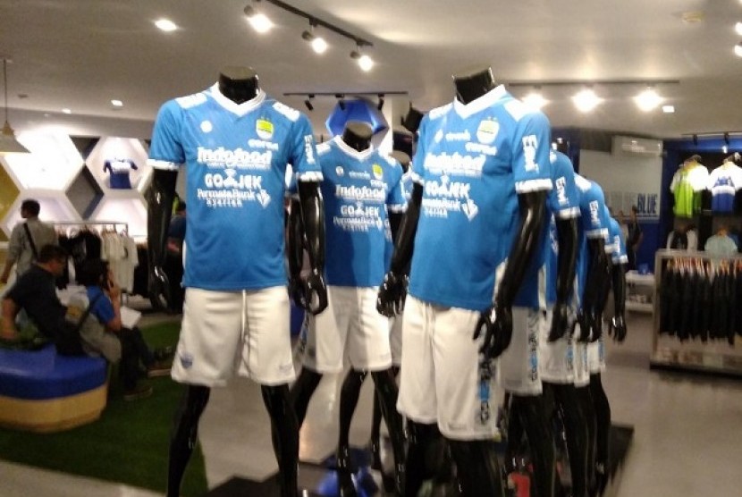 Jersey Persib 2018 - Picture of Persib Merchandise Store, Bandung