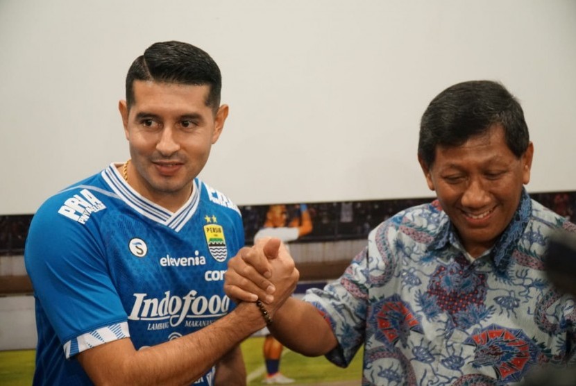 Persib perkenalkan pemain baru, Esteban Vizcarra di Graha Persib, Jalan Sulanjana, Kota Bandung, Jumat (18/1).