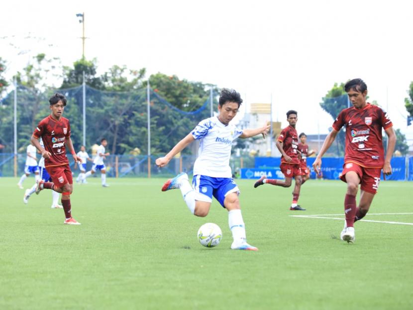 Persib U-18 melaju ke final Elite Pro Academy setelah menaklukan Borneo FC dengan skor 4-3 di Lapangan Sabilulungan, Kabupaten Bandung, Rabu (24/11). 