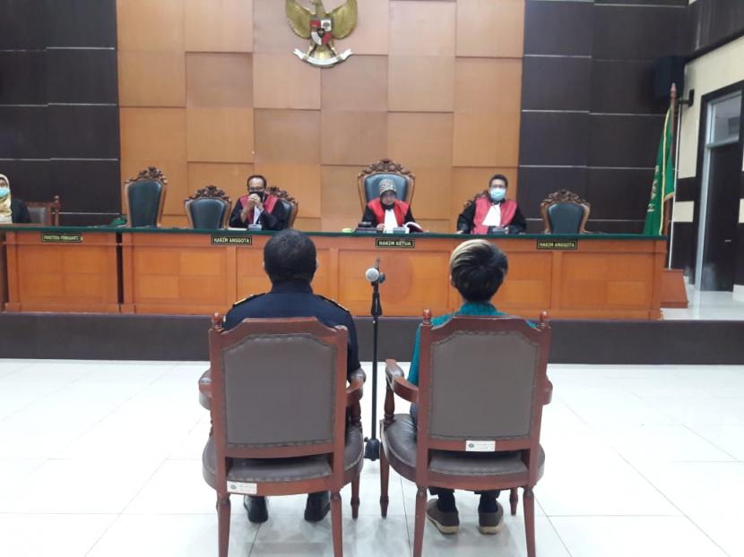 Persidangan kasus ponsel ilegal milik Putra Siregar dengan agenda kesaksikan bea cukai di Pengadilan Negeri Jakarta Timur, Senin (24/8).