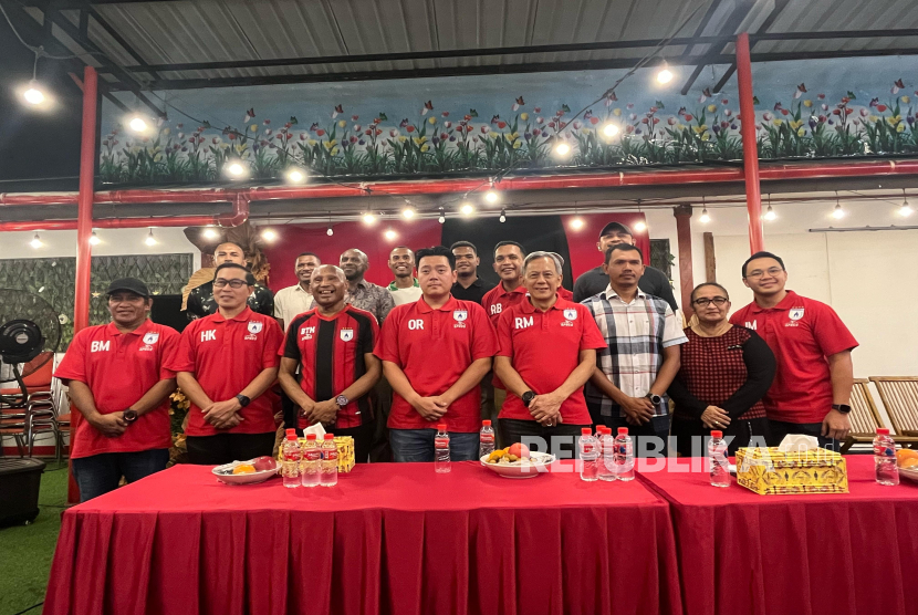 Persipura Jayapura secara resmi memperkenalkan Owen Rahadian yang akan menjabat sebagai manajer tim berjulukkan Mutiara Hitam.