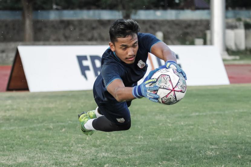 Persis Solo merekrut penjaga gawang yang pernah menimba ilmu di Spanyol, Pancar Nur Widiastono.