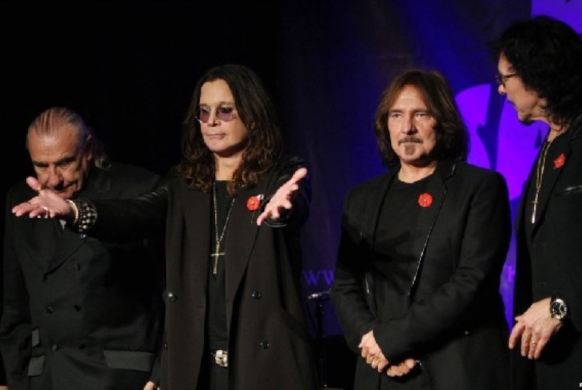  Personel Black Sabbath (kiri ke kanan), Bill Ward, Ozzy Osborne, Geezer Butler dan Tony Lommi