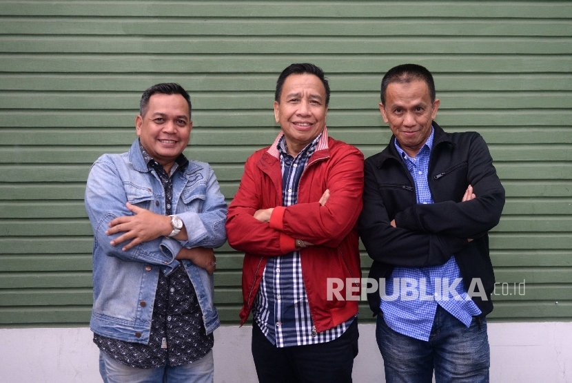 Personel lawak Grup Bagito Hadi Wibowo alias Unang (dari kiri), Dedi Gumelar alias Miing, dan Didin Pinasti alias Didin saat bersilaturahim ke kantor Republika, Jakarta, Kamis (27/10). 