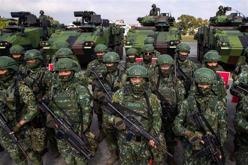  Personel militer Taiwan (ilustrasi). Pengeluaran pertahanan Taiwan tahun ini akan fokus pada persiapan senjata dan peralatan untuk memblokade Cina, termasuk suku cadang untuk pesawat tempur F-16 dan pengisian senjata. 