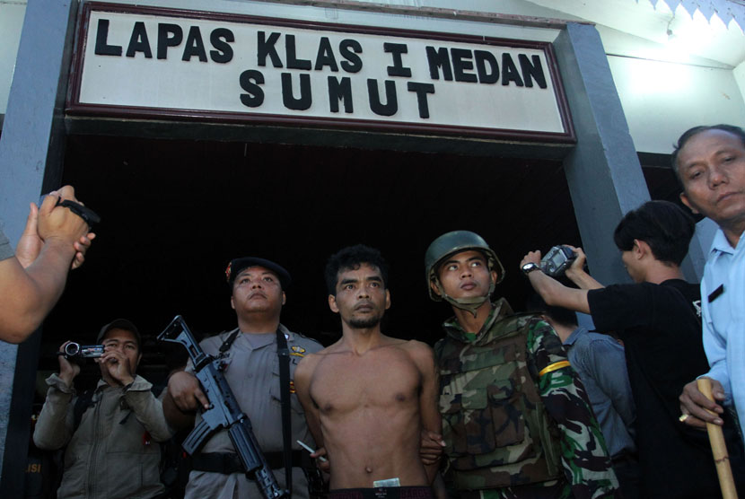 Lembaga Pemasyarakatan (Lapas) Kelas IA Tanjung Gusta Medan, Sumatera Utara, menerima empat narapidana pindahan pascakerusuhan dan pembakaran Rumah Tahanan (Rutan) Kelas IIB Kabanjahe. 