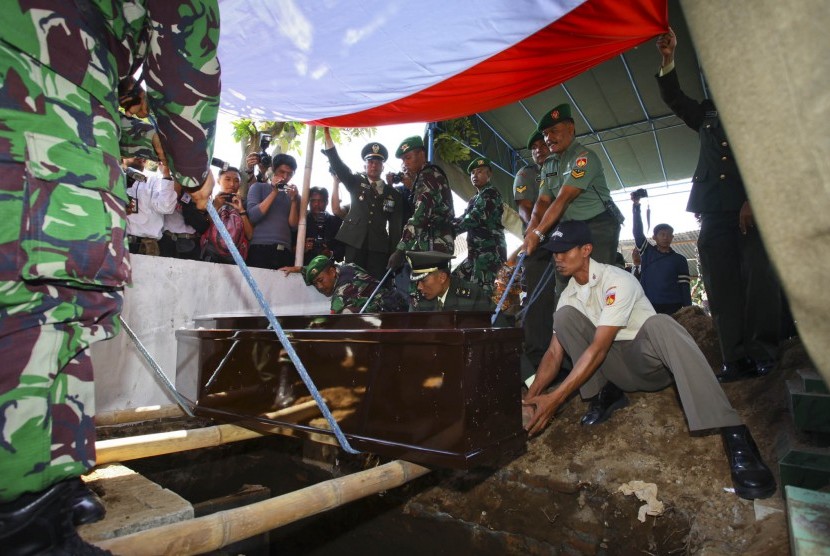 Pesawat An-24 dalam sebuah kecelakaan fatal beberapa waktu lalu (ilustrasi).