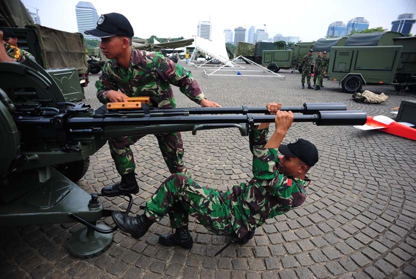  Personel TNI ( Republika/Edwin Dwi Putranto)