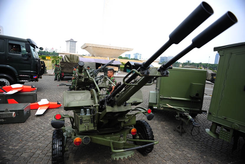 Peralatan Tempur Terbaru TNI AD Dipajang di Silang Monas
