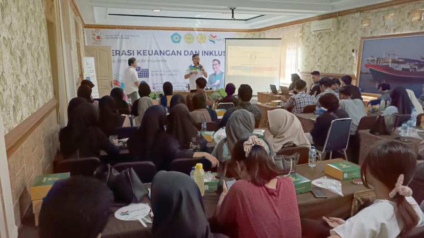 PertaLife Insurance menggelar seminar Inklusi dan Literasi Keuangan kepada mahasiswa Universitas Wiralodra Indramayu, Senin (5/6/2023).