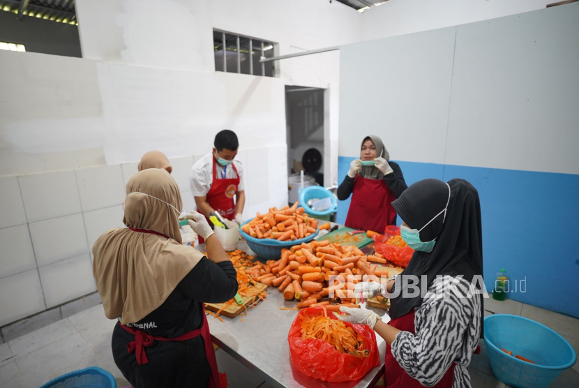 Pertamina bekerja sama dengan Badan Gizi Nasional (BGN) menginisiasi program pemanfaatan limbah makanan dari Program Makan Bergizi Gratis sebagai pakan alternatif untuk peternakan masyarakat.