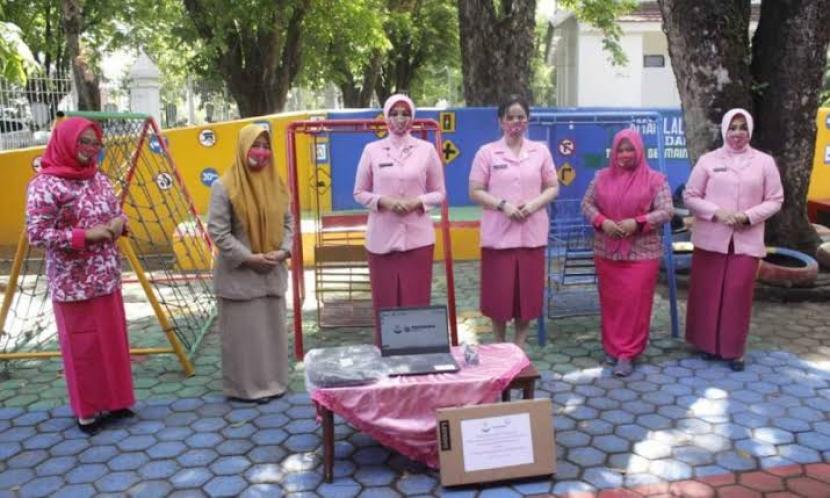 Pertamina berikan 60 laptop untuk TK Bhayangkari se-Sulawesi.