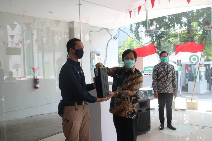  Pertamina dan Gojek menguji 25 sepeda motor listrik dengan 5 stasiun penukaran baterai yang berlokasi wilayah Jakarta Pusat yaitu di Pool Gojek Petojo, Olimart MH Thamrin, SPBU Mangga Besar (31.107.03), SPBU Cikini (31.103.03), dan SPBU Abdul Muis (31.102.02). Studi ini dijadwalkan selesai pada Desember 2020. 