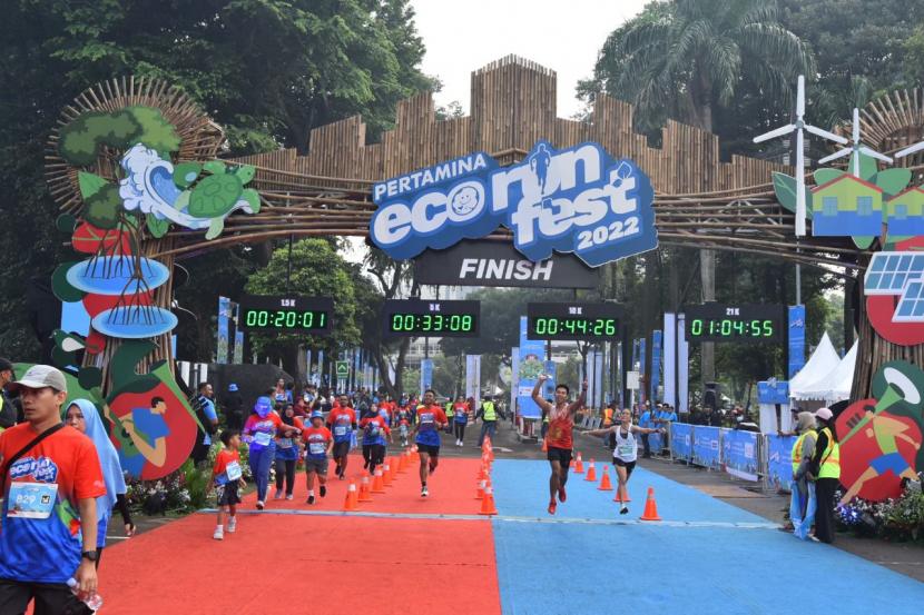 Pertamina Eco-RunFest 2022, sebanyak 8.300 peserta memenuhi area di sekitar Istora Senayan Jakarta, Minggu, 27 November 2022.
