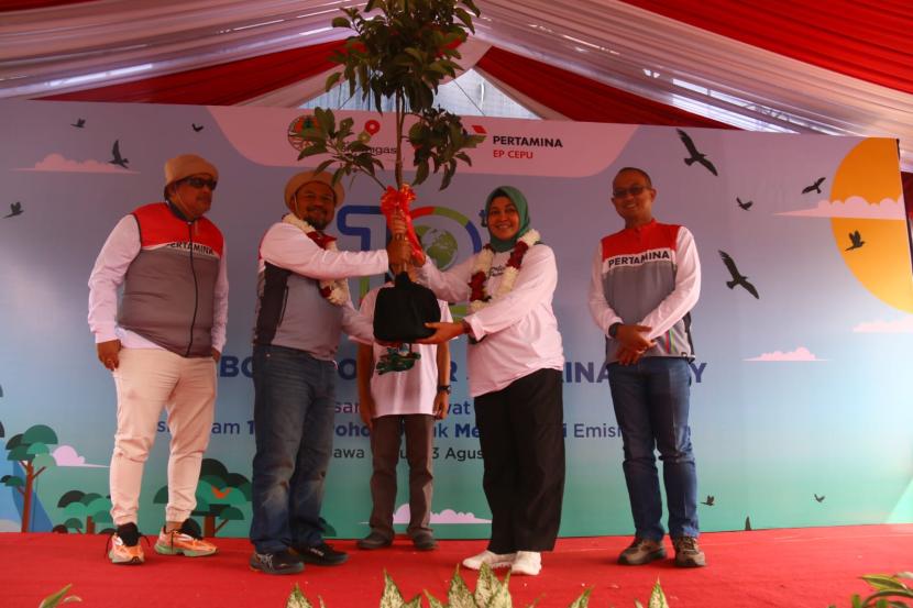 Pertamina EP Cepu, yang merupakan bagian dari Regional Indonesia Timur Subholding Upstream Pertamina menanam 180 ribu pohon di atas lahan seluas 165 hektar di Desa Ngadirenggo, Kecamatan Wlingi, Kabupaten Blitar, Jawa Timur.