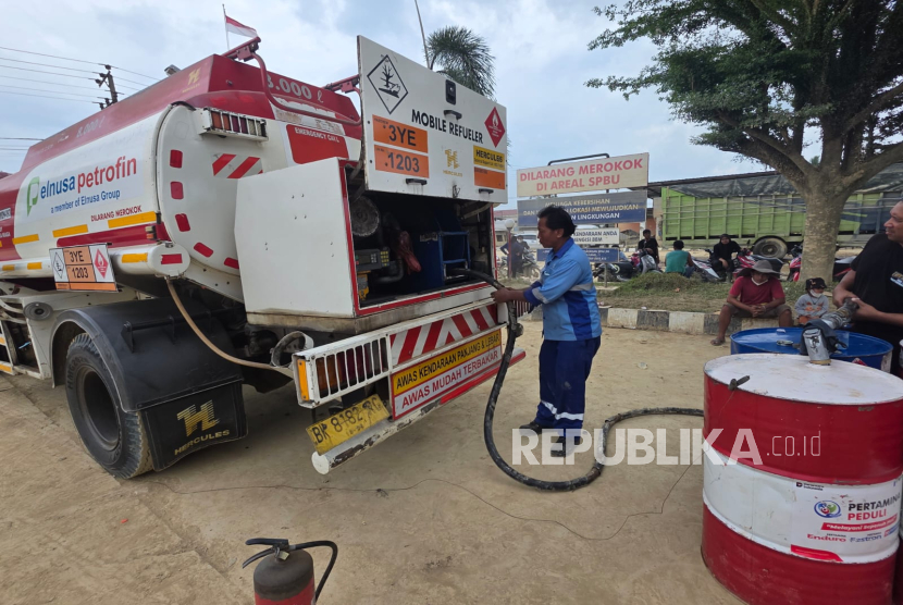 Pertamina Patra Niaga Gunakan Mobile SPBU Hingga Set Tabung Mini untuk Salurkan BBM ke Warga
