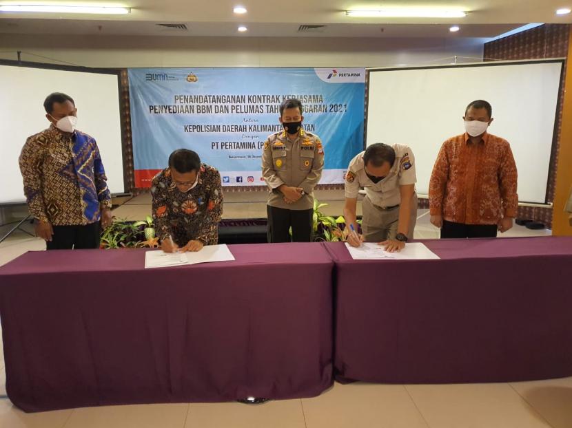 Pertamina melalui Marketing Operation Region (MOR) VI Kalimantan menandatangani kerja sama dengan Kepolisian Daerah Kalimantan Selatan untuk memenuhi kebutuhan pasokan BBM dan Pelumas selama tahun 2021.