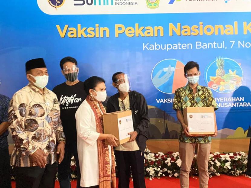 Pertamina membagikan sedikitnya total 500 paket sembako sebagai wujud bantuan sosial dan apresiasi kepada masyarakat Bantul yang sudah menjalankan vaksinasi 