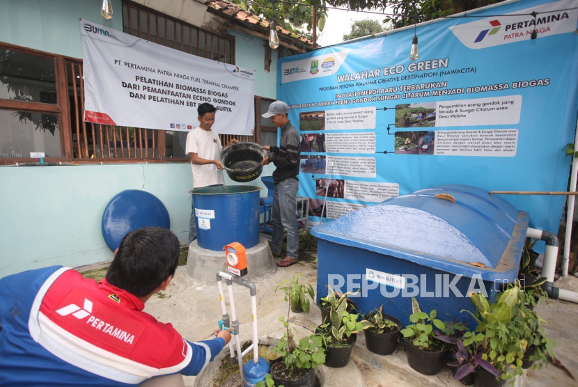 Pertamina membantu warga desa Walahar mengubah Danau Cinta menjadi destinasi wisata.