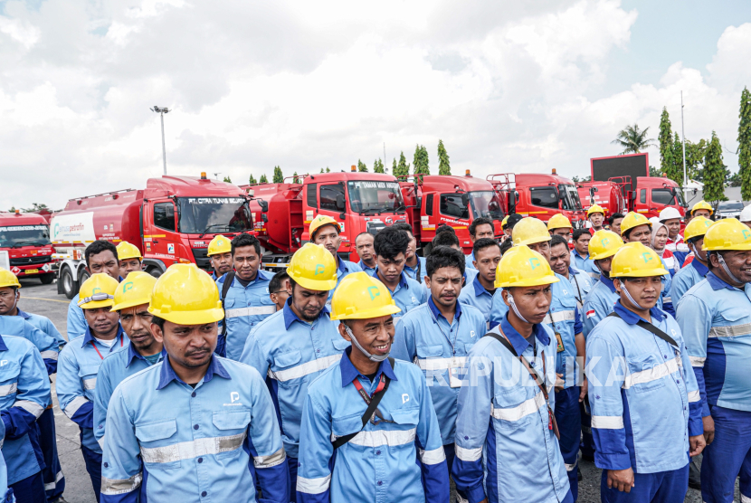 Pertamina Patra Niaga Kerahkan Awak Mobil Tangki Lintas Pulau Salurkan Pasokan BBM 