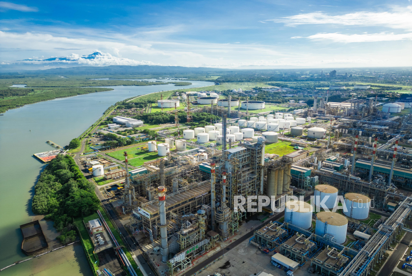 Pertamina mendukung agenda nasional transisi energi, sekaligus mewujudkan dual growth strategy yakni penguatan core business dan pengembangan new business.