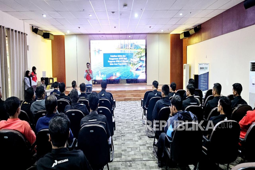 Pertamina menggelar pelatihan pemadam kebakaran (damkar) bagi petugas di seluruh Stasiun Pengisian Bahan Bakar Umum (SPBU) di Daerah Istimewa Yogyakarta (DIY) pada Selasa (11/3/2025).