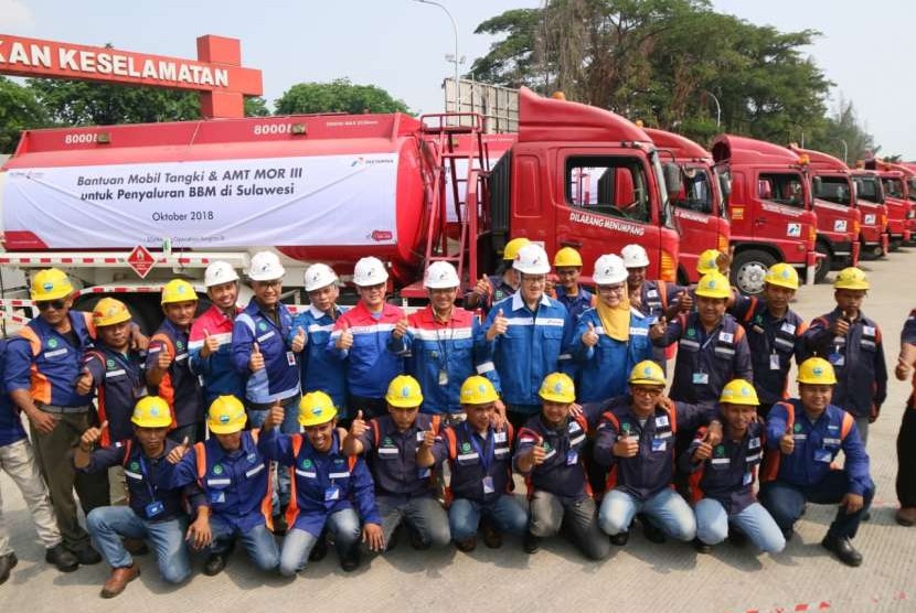 Pertamina mengirimkan bantuan sarana distribusi BBM dan avtur ke Sulawesi berupa 12 Mobil Tangki BBM, 1 Mobil Tangki Avtur dan 26 orang Awak Mobil Tangki. Mobil Tanki dan Awak diberangkatkan dari TBBM Plumpang, Jakarta Selasa (2/10) menuju Makassar dengan menggunakan kapal untuk menggantikan Mobil Tanki dan Awal yang telah dikerahkan ke Palu dan Donggala.