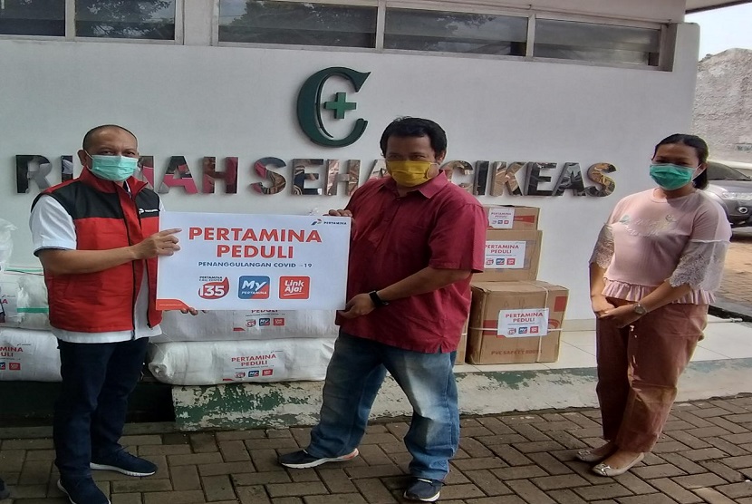 Pertamina menyalurkan bantuan APD bagi Rumah Sakit, Klinik maupun Puskesmas yang merupakan fasilitas kesehatan pertama, rujukan bagi para pengguna BPJS, di wilayah Kabupaten Bogor.
