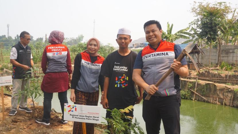 Pertamina meresmikan Program Tanggung Jawab Sosial & Lingkungan (TJSL) Pelestarian Lingkungan Hidup di Kawasan Bantar Gebang, di Sekolah Alam Tunas Mulia, Sumur Batu, Kecamatan Bantar Gebang, Kota Bekasi, Jawa Barat.