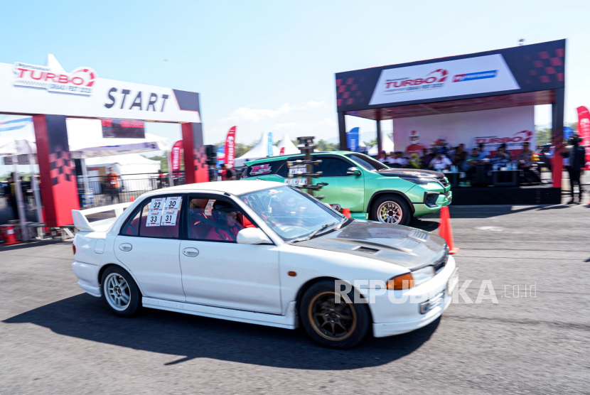 Pertamina Patra Niaga kembali memacu semangat otomotif Tanah Air lewat Pertamax Turbo Drag Fest 2025 Putaran II yang akan berlangsung pada 30–31 Agustus 2025 di Lanud Wiriadinata, Tasikmalaya. 