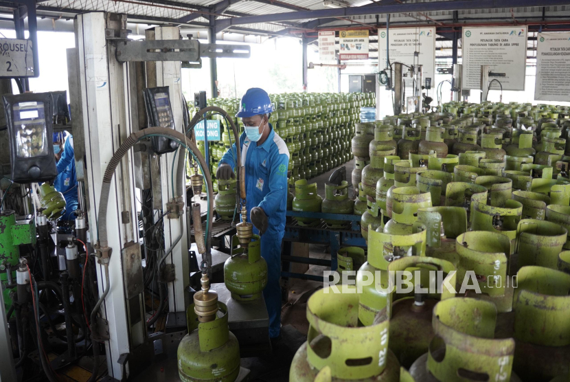 Pertamina Patra Niaga mengumumkan langkah strategis dalam memenuhi peningkatan kebutuhan LPG 3 Kg atau LPG subsidi sebanyak lebih dari 900 ribu tabung LPG Melon di wilayah Jawa Tengah dan DIY mulai Selasa (4/2/2025) hingga Kamis (6/2/2025).