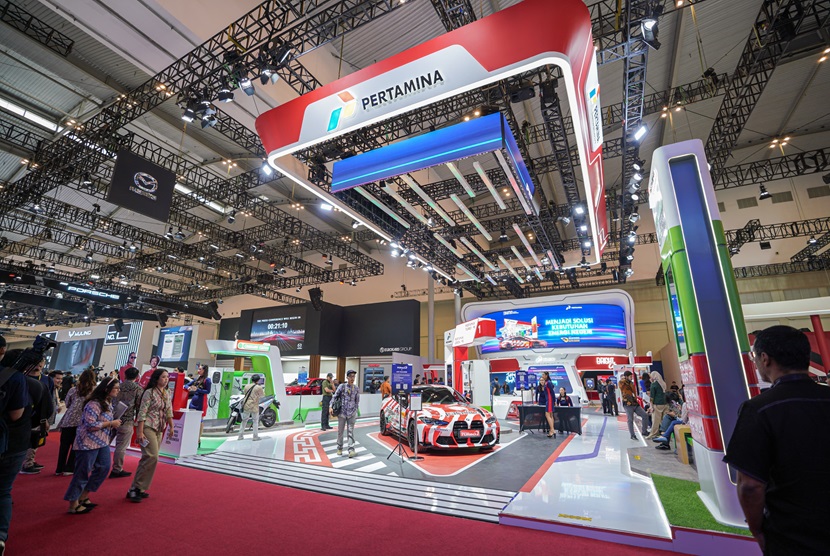  Pertamina Patra Niaga menjawab penyediaan energi bersih hingga pelosok Indonesia dalam pameran otomotif GAIKINDO Indonesia International Auto Show (GIIAS) 2024, Pertamina Patra Niaga memperkenalkan ragam bahan bakar dan layanan hijau yang mendukung target Net Zero Emission 2060.