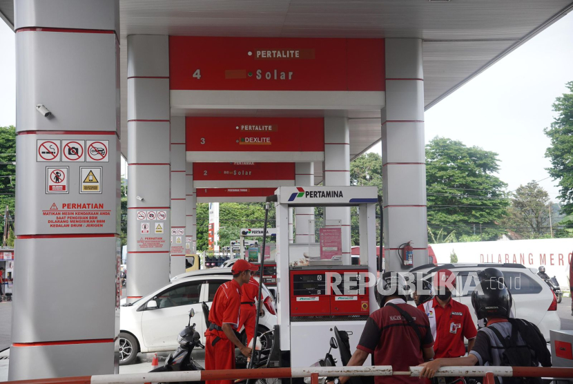 Pertamina Patra Niaga Regional Jawa Bagian Tengah (JBT) memastikan pasokan bahan bakar minyak (BBM) terutama jenis pertalite di wilayah Kabupaten Rembang melimpah dan tersedia bagi masyarakat.