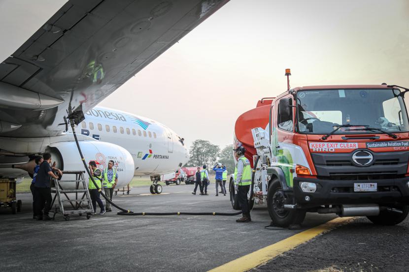 Pertamina (Persero) membuktikan komitmennya untuk mengembangkan produk Pertamina Sustainable Aviation Fuel (SAF) atau bahan bakar aviasi dengan campuran kandungan energi terbarukan. Hari ini, Jumat (27/10), Pertamina SAF akan diluncurkan melalui misi kolaboratif antara Pertamina dan penerbangan komersial Garuda Indonesia.