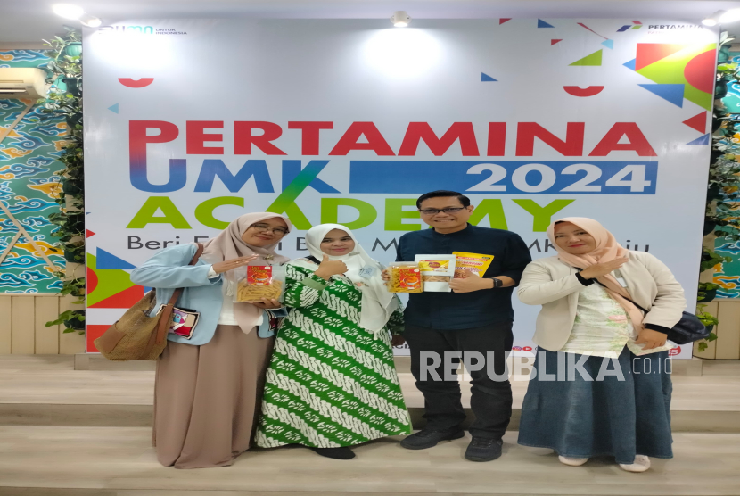 Pertamina UMK Academy 2024 kelas Go Digital, produk camilan kriuk kekinian besutan UMKM Andini Fish & Food, milik Siti Nurjanah asal Kecamatan Tawang, Tasikmalaya, sukses menembus pasar global.