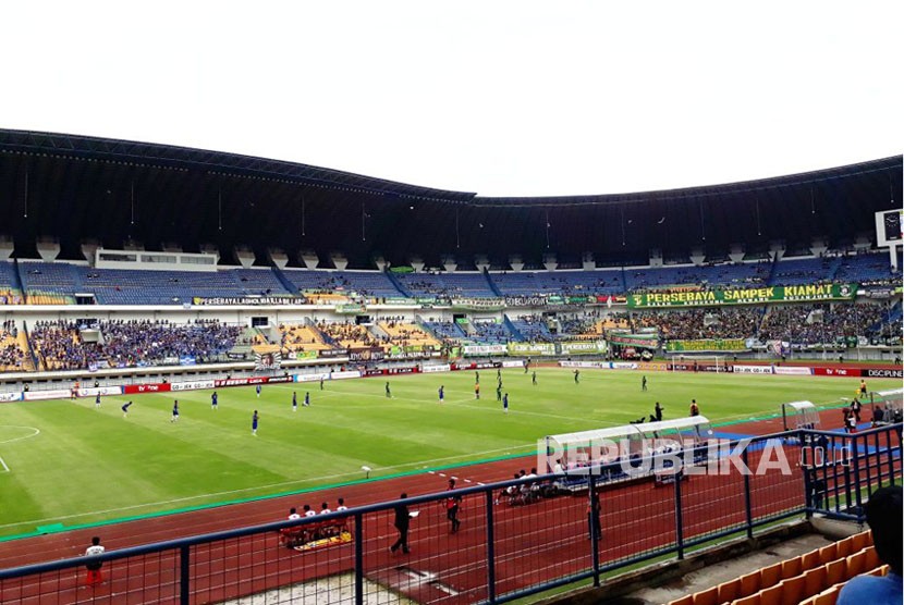  Pertandingan babak delapan besar grup Y Liga 2 Persebaya Surabaya vs PSIS Semarang di Stadion Gelora Bandung Lautan Api, Rabu (15/11). 